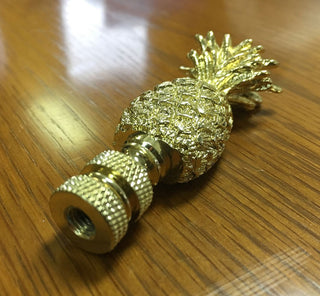 Royal Designs Resort Pineapple Finial, Polished Brass