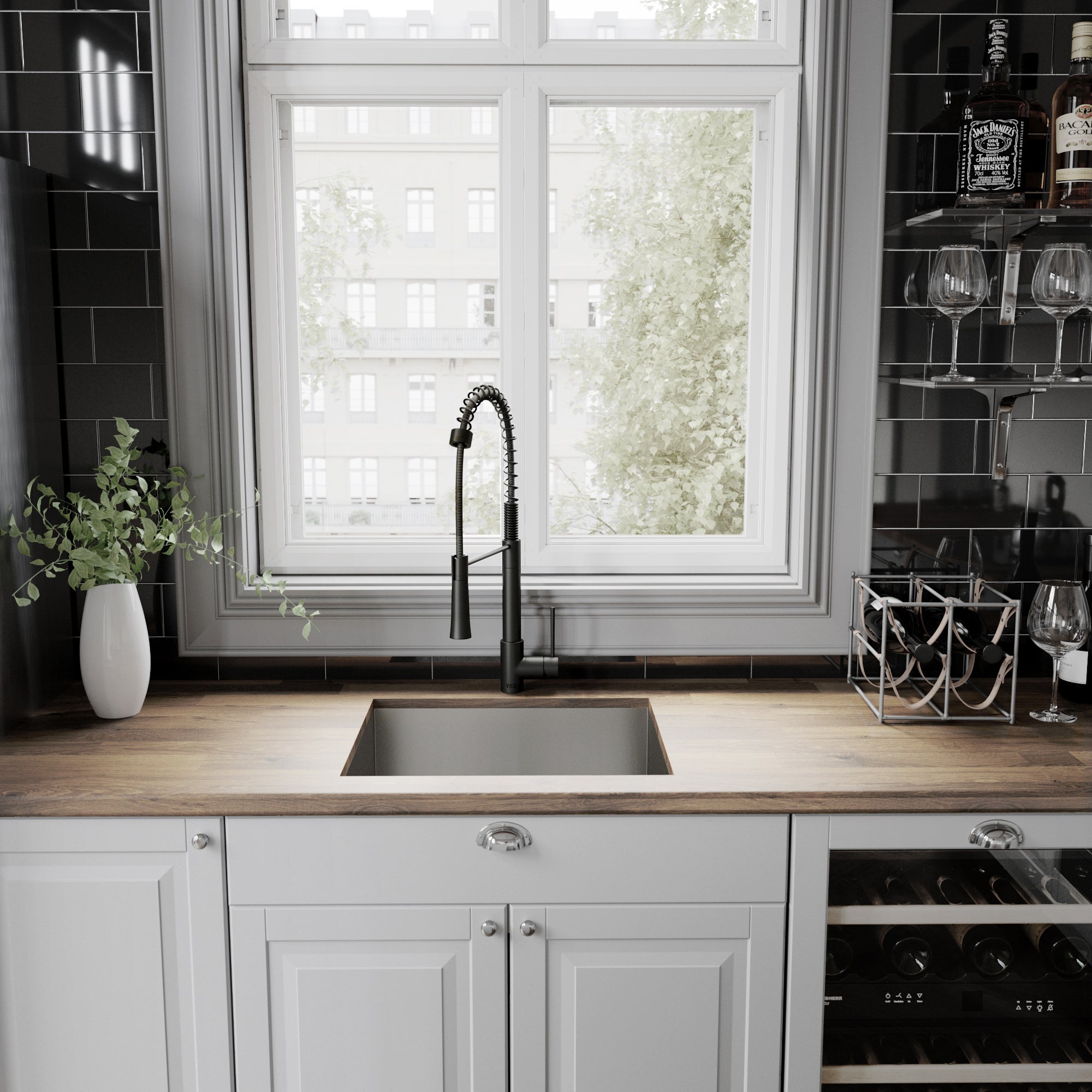 VIGO Laurelton 22" H Single Handle Pull-Down Sprayer Kitchen Faucet, Matte Black, Without Extras