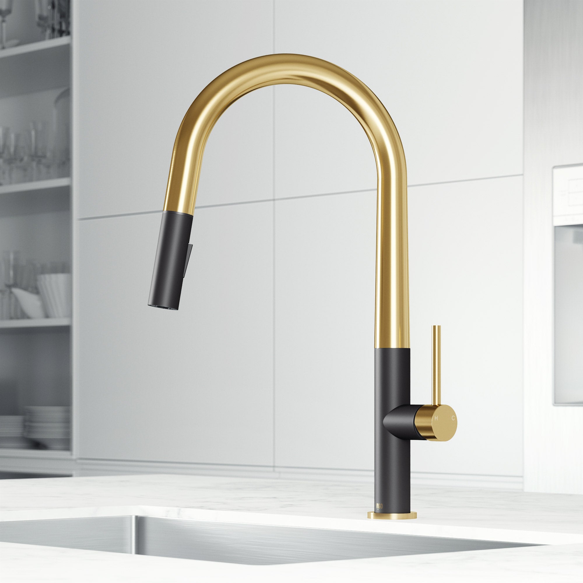 VIGO Greenwich 18" H Single Handle Pull-Down Sprayer Kitchen Faucet, Matte Brushed Gold/Matte Black, No Sensor, Without Extras