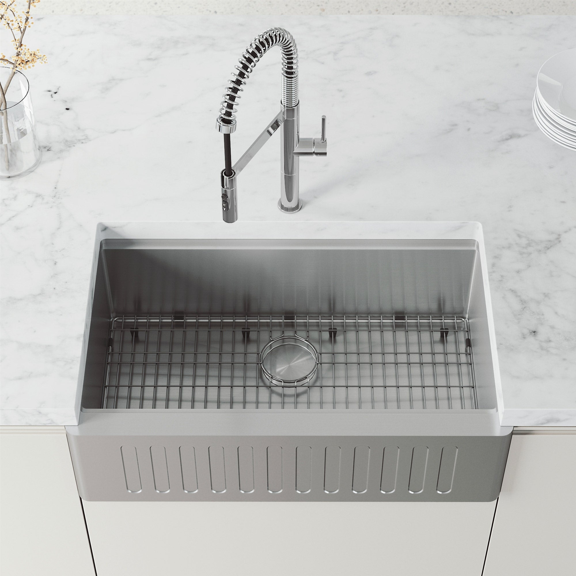 VIGO Edison Pro 20" H Single Handle Pull-Down Sprayer Kitchen Faucet, Chrome