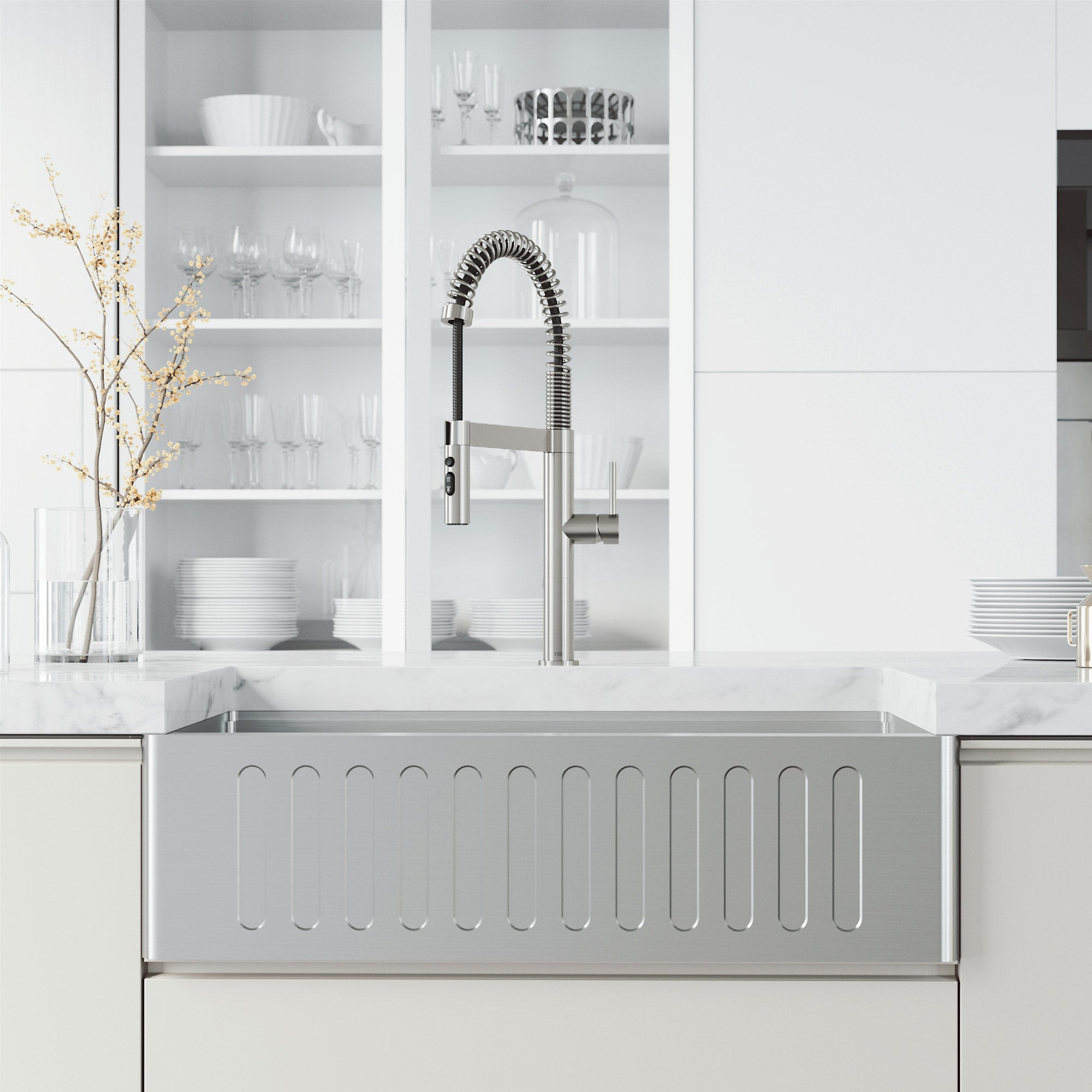 VIGO Edison Pro 20" H Single Handle Pull-Down Sprayer Kitchen Faucet, Stainless Steel