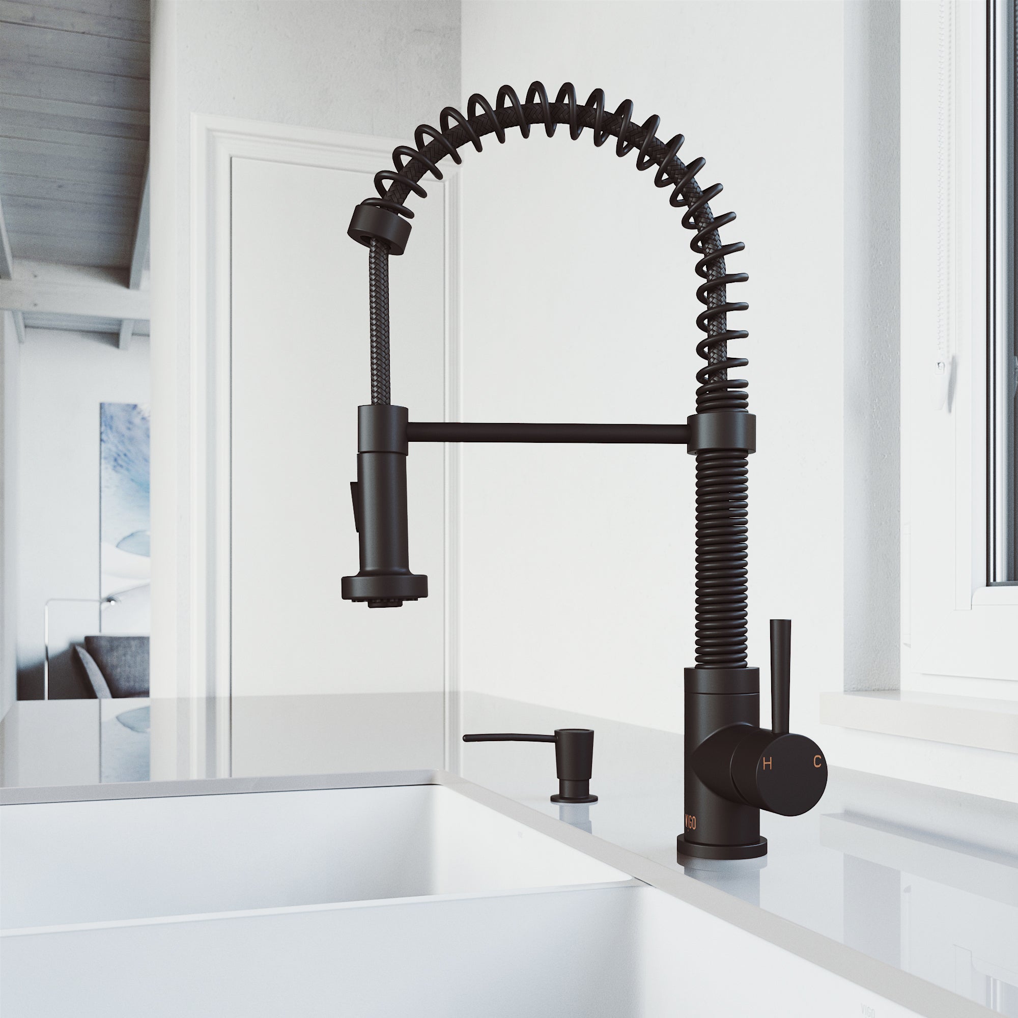 VIGO Edison 19" H Single Handle Pull-Down Sprayer Kitchen Faucet, Matte Black, No Sensor, With Soap Dispenser