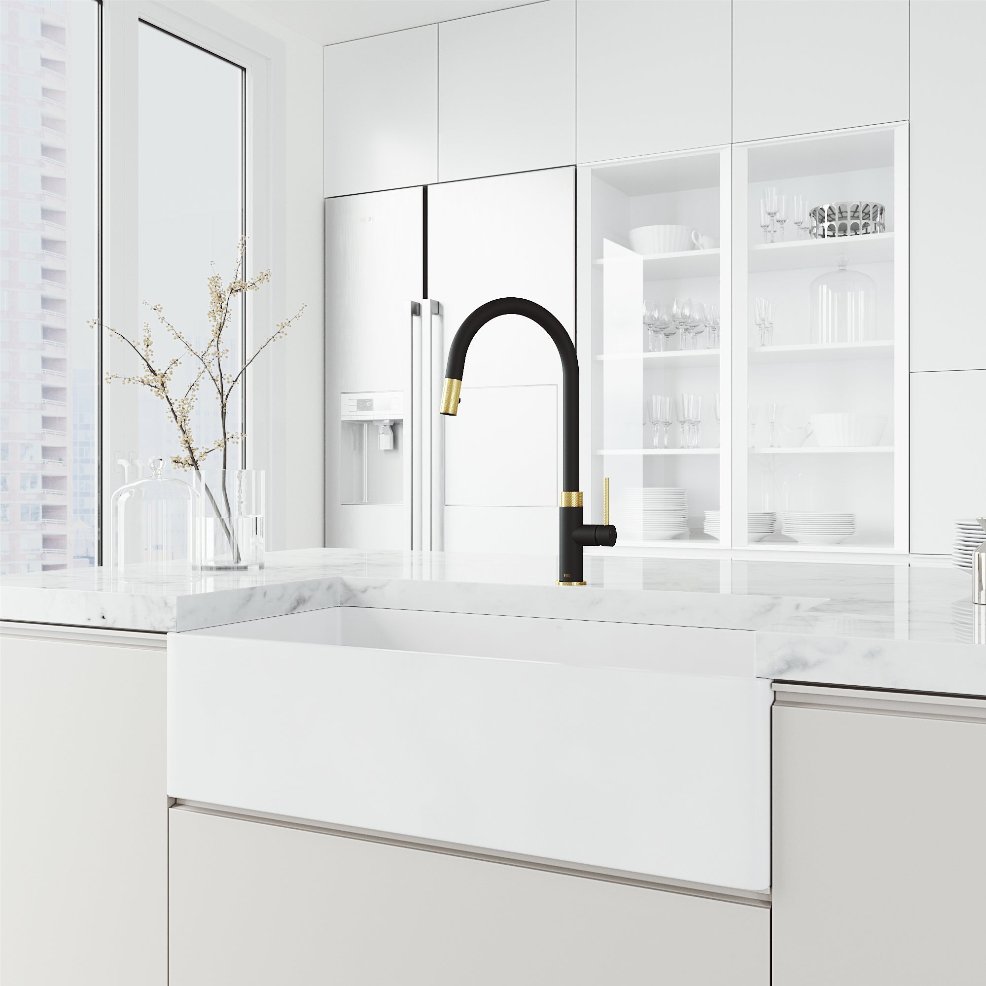 VIGO Bristol 19" H Single Handle Pull-Down Sprayer Kitchen Faucet, Matte Brushed Gold/Matte Black, Without Extras