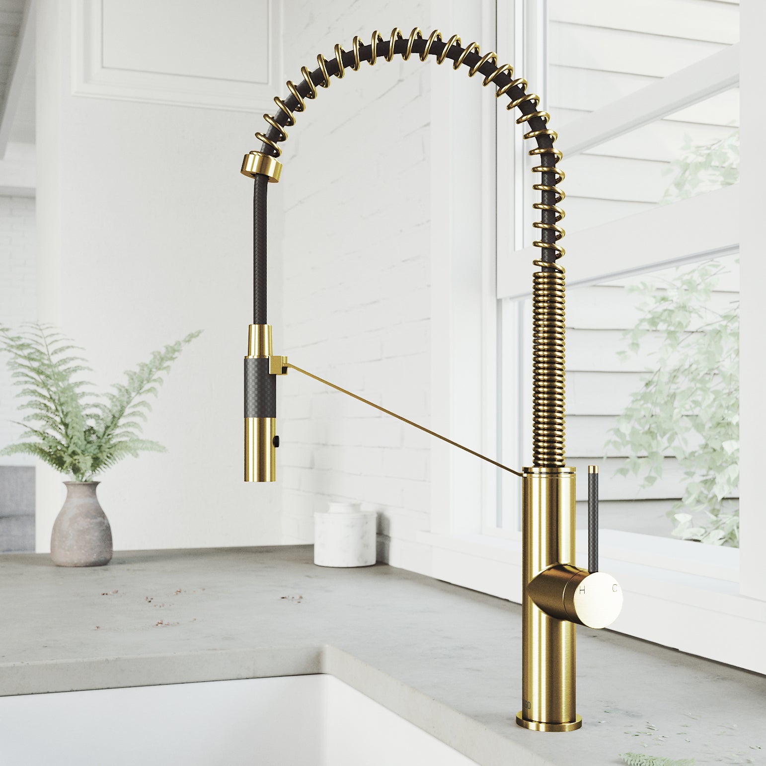 VIGO Livingston 24" H Single Handle Pull-Down Sprayer Kitchen Faucet, Matte Brushed Gold, Without Extras