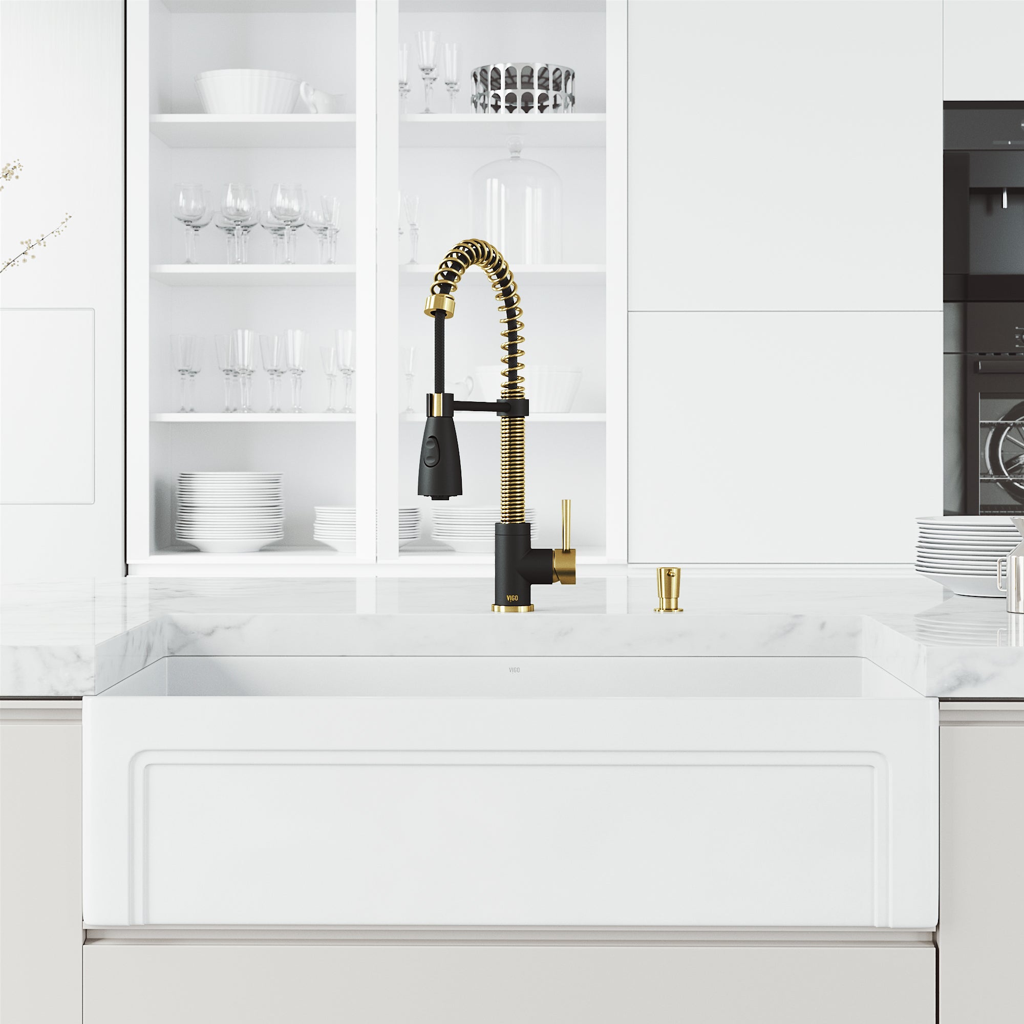 VIGO Brant 19" H Single Handle Pull-Down Sprayer Kitchen Faucet, Matte Brushed Gold/Matte Black, Without Extras