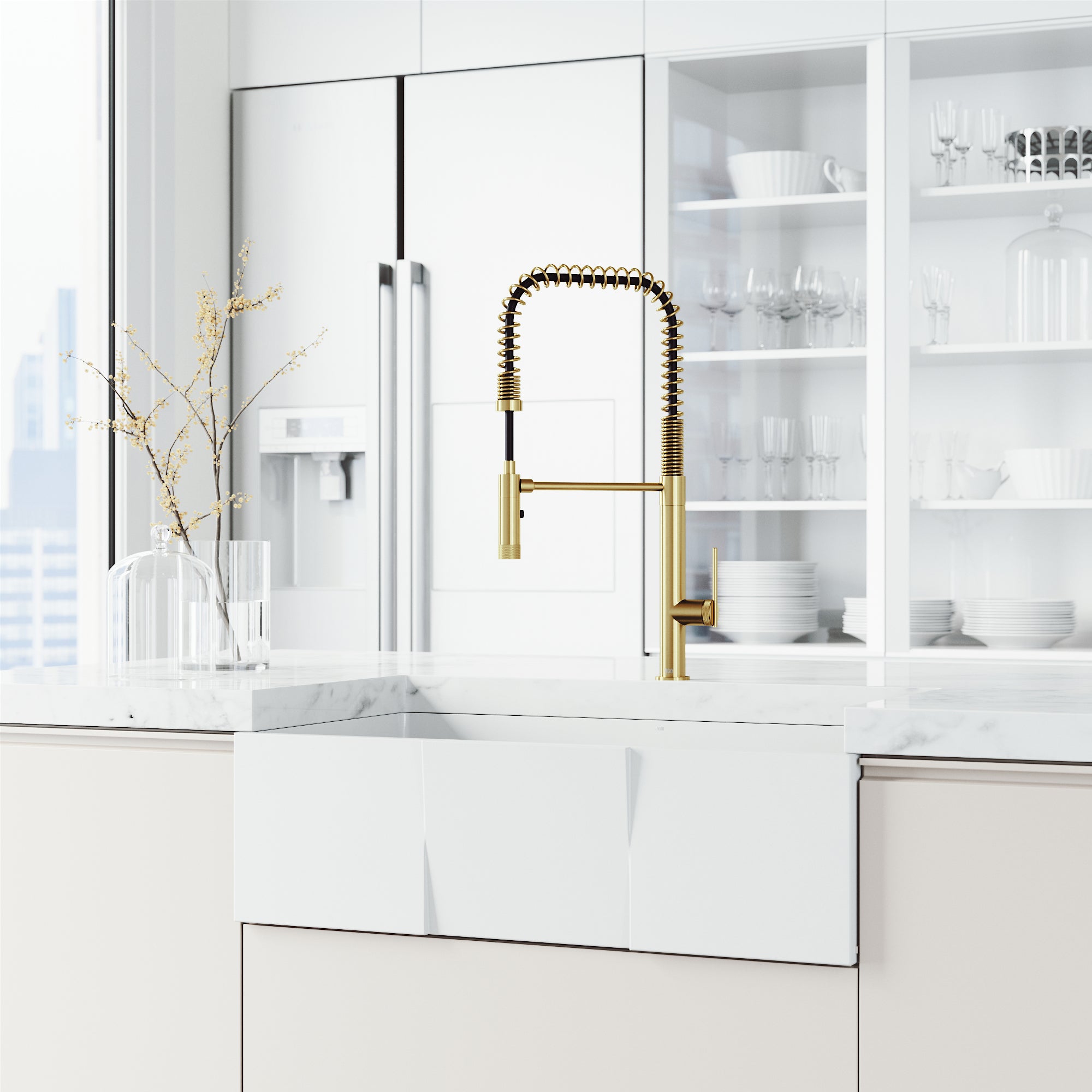 VIGO Sterling 23" H Single Handle Pull-Down Sprayer Kitchen Faucet, Matte Brushed Gold, Without Extras
