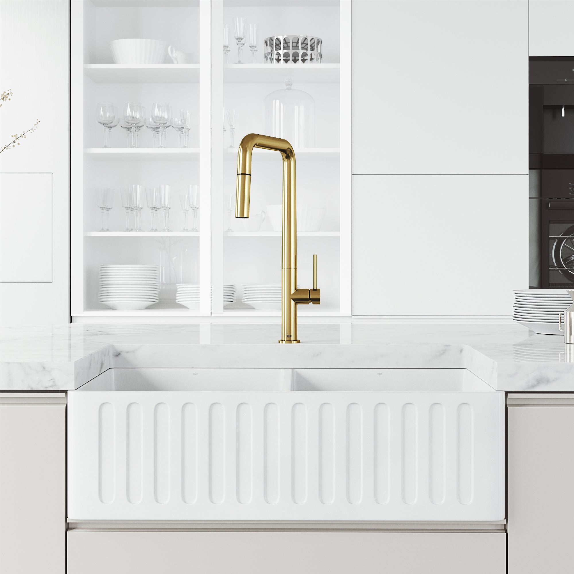VIGO Parsons 18" H Single Handle Pull-Down Sprayer Kitchen Faucet, Matte Brushed Gold, Without Extras
