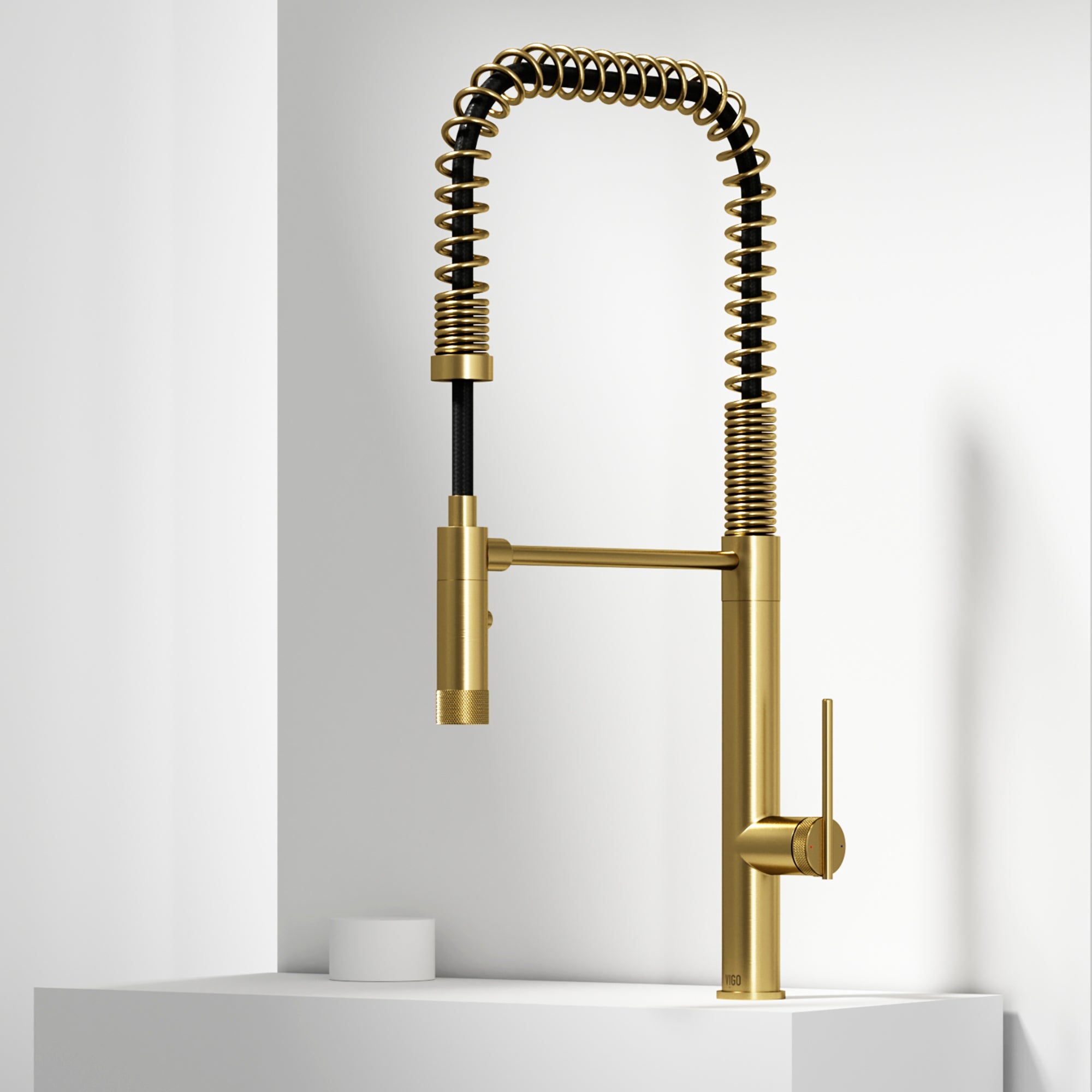 VIGO Sterling 23" H Single Handle Pull-Down Sprayer Kitchen Faucet, Matte Brushed Gold, Without Extras