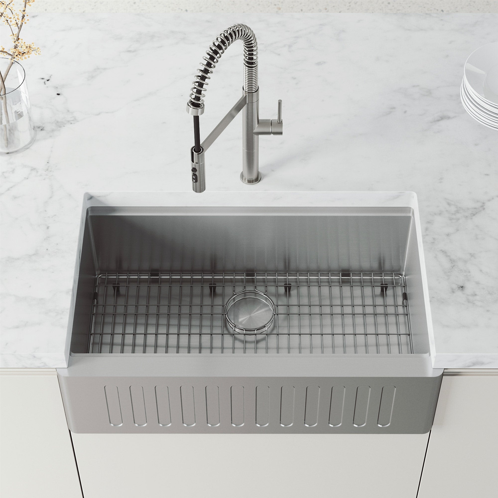 VIGO Edison Pro 20" H Single Handle Pull-Down Sprayer Kitchen Faucet, Stainless Steel